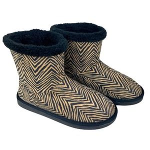 VERA BRADLEY COZY BOOTIES ZEBRA PRINT WOMEN’S SIZE 7 - 8